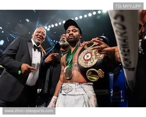 福斯特凭借体格优势控制节奏,点数击败富尔顿卫冕WBC次轻量级冠军